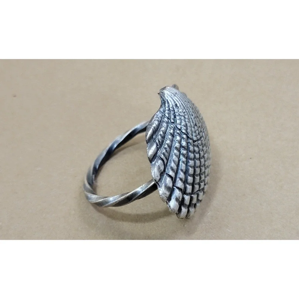 Vintage BV Scallop Seashell Statement Ring Antiqued Silver Tone Twisted Band